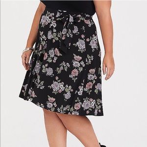 NWT Torrid black wrap skirt
